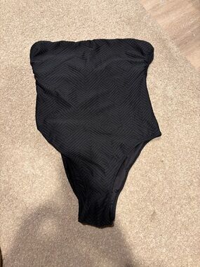 Black Strapless Textured One-Piece Swimsuit